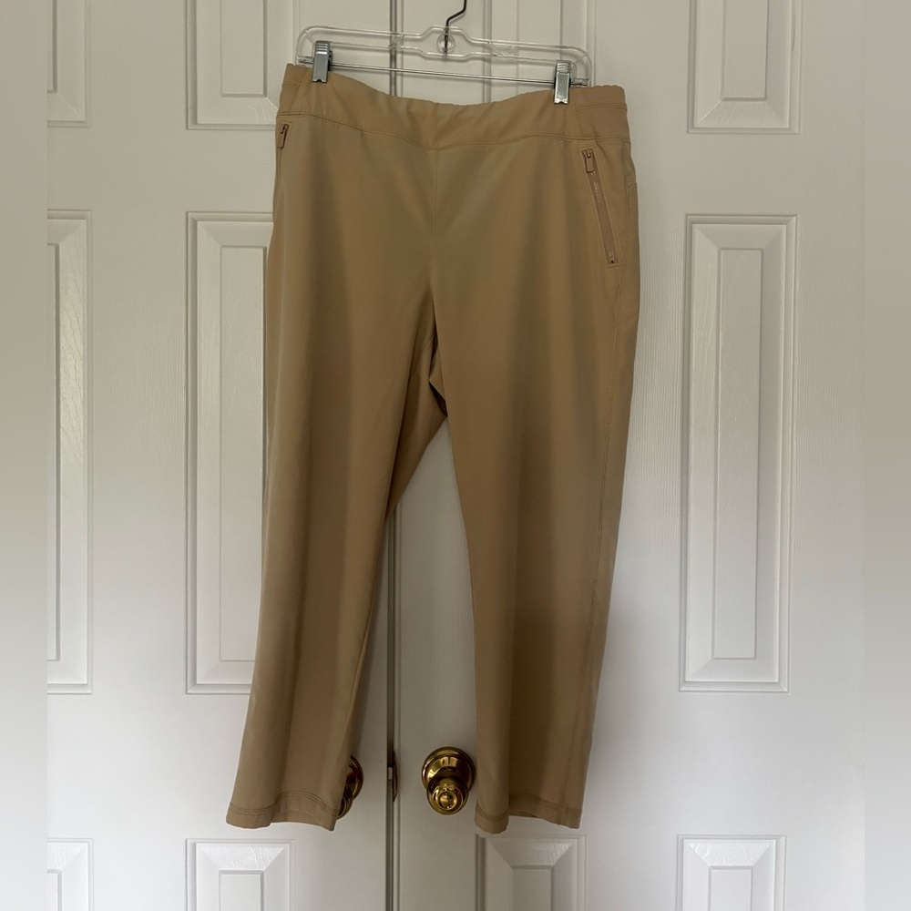 Chico's Zenergy Lightweight Pants. Ankle length. Size 1.5 (aka size 10)